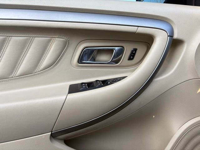 Used 2016 Ford Taurus SE FWD image 26