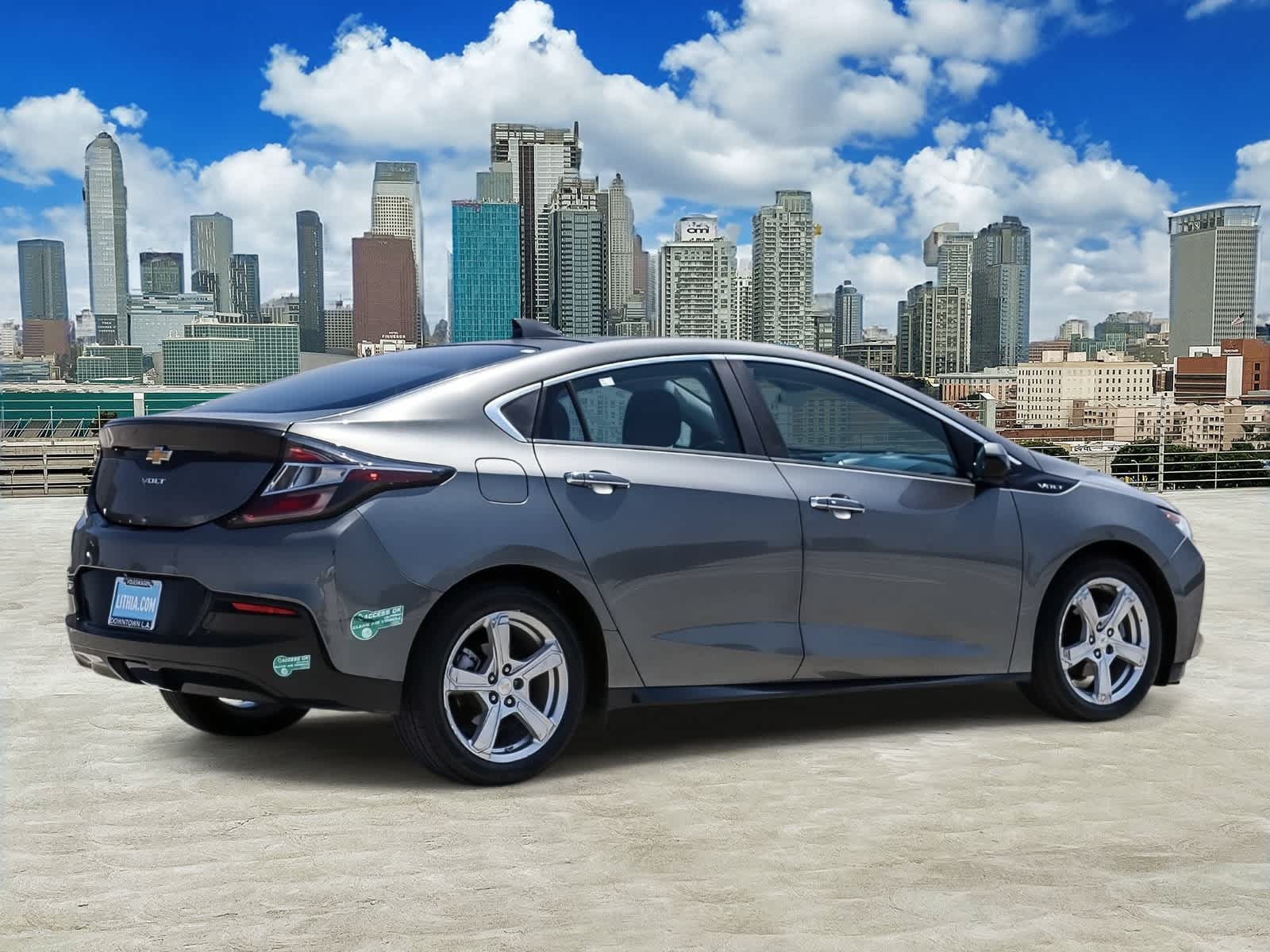 Used 2017 Chevrolet Volt LT FWD image 4