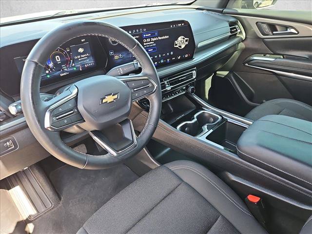 Used 2025 Chevrolet Traverse LT w/ Driver Confidence Package FWD image 13