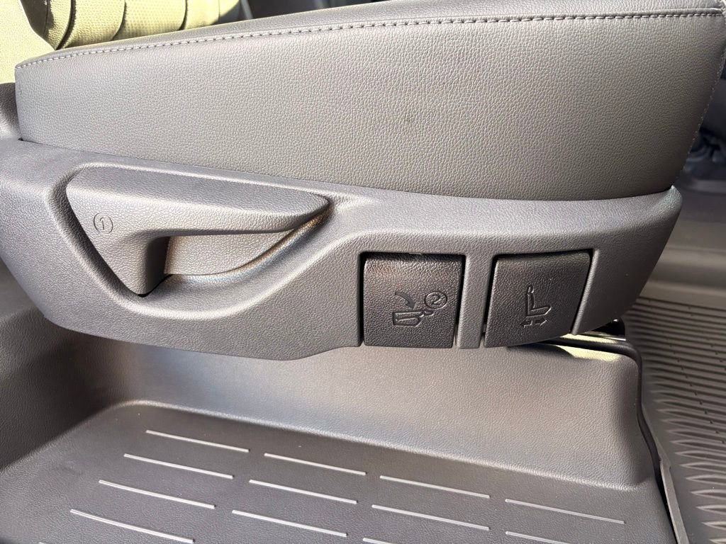 Used 2026 Toyota Grand Highlander Platinum image 31