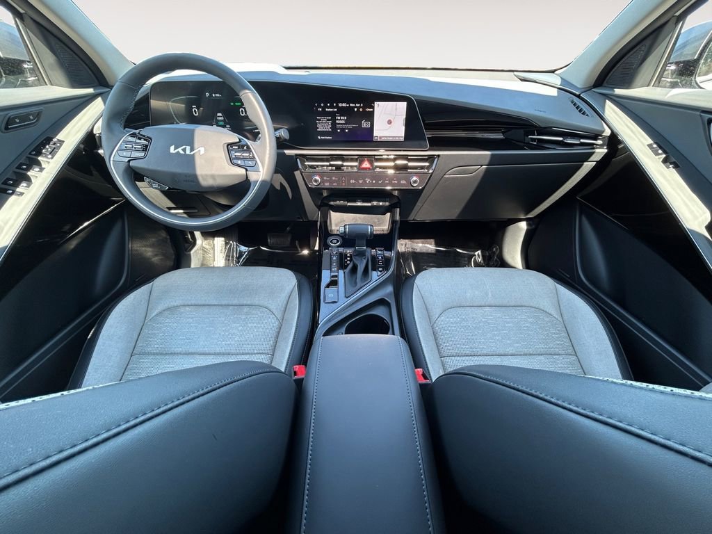 Used 2024 Kia Niro SX image 13