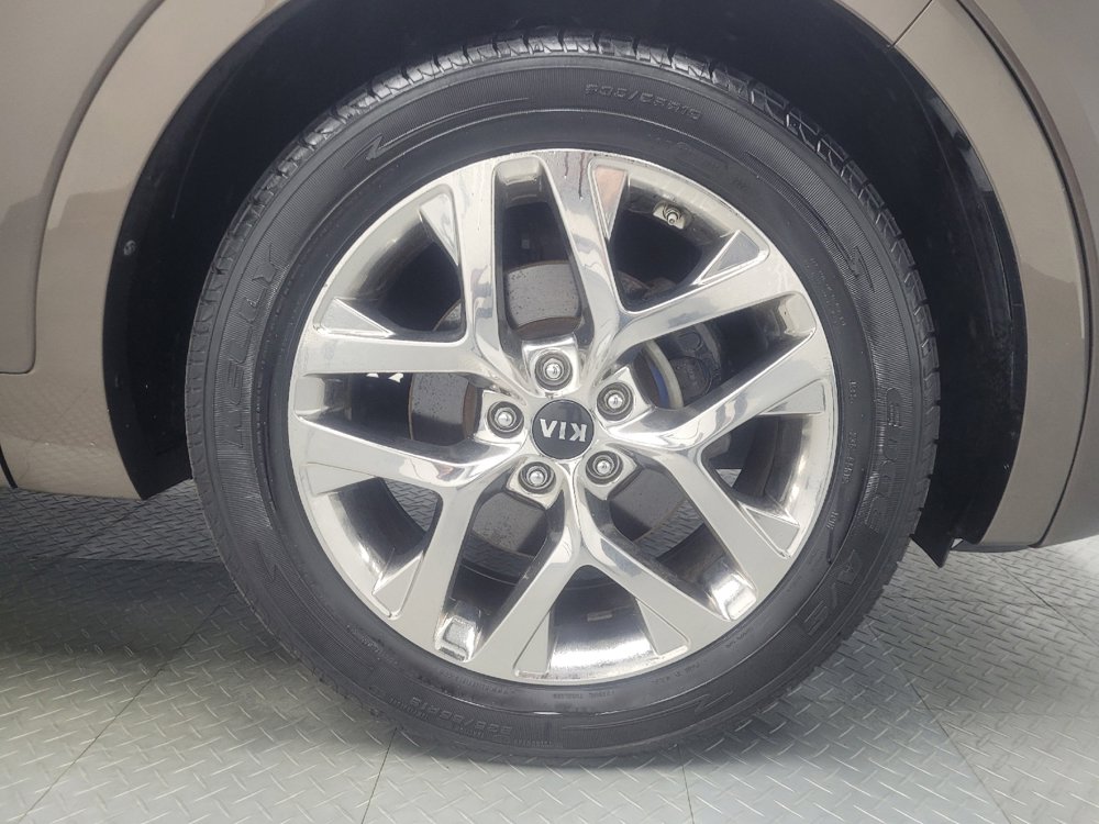 Used 2019 Kia Sorento SX image 31