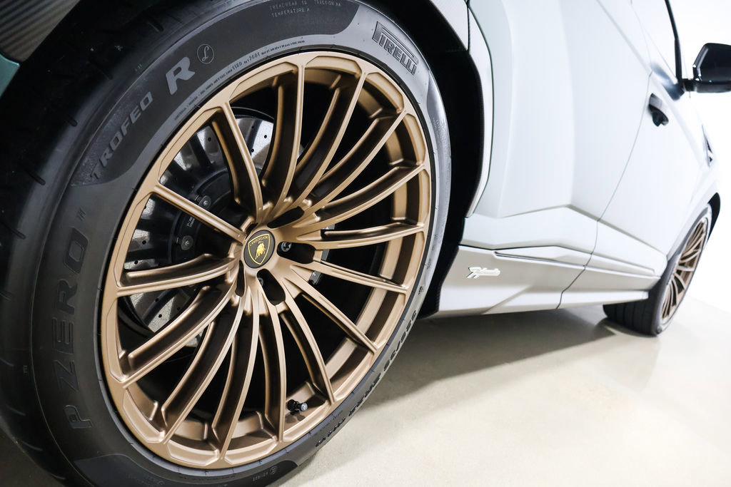 Used 2024 Lamborghini Urus Performante AWD/4WD image 26