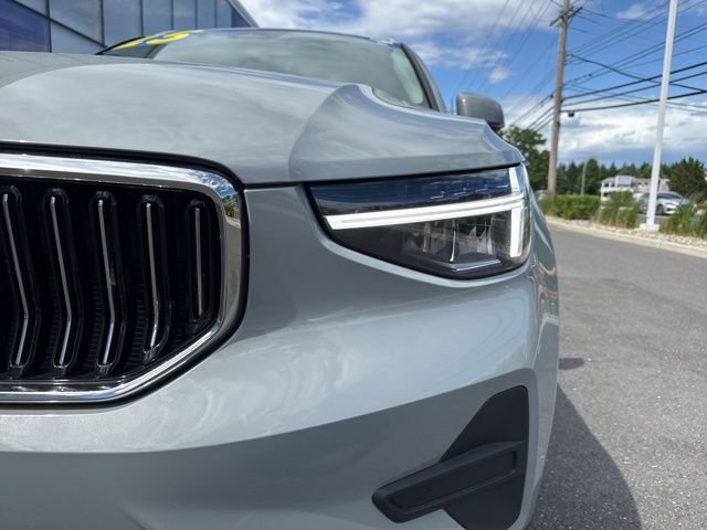 Certified 2025 Volvo XC40 B5 Core AWD/4WD image 8