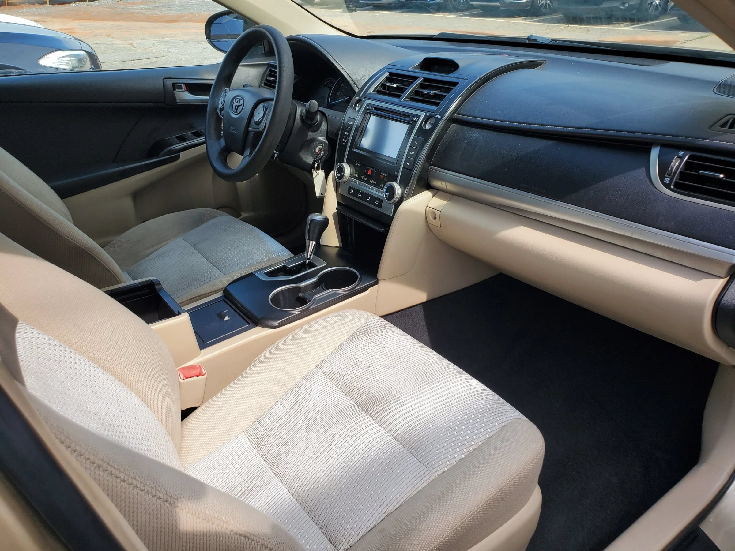 Used 2012 Toyota Camry LE FWD image 26