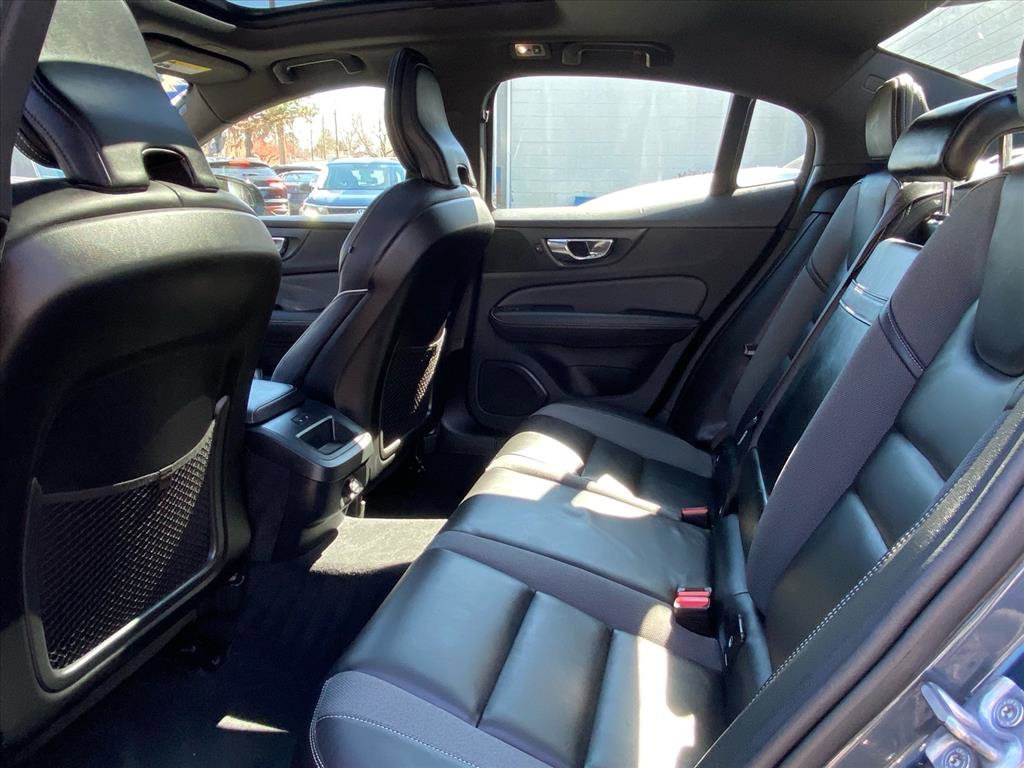 Used 2019 Volvo S60 T6 R-Design image 19