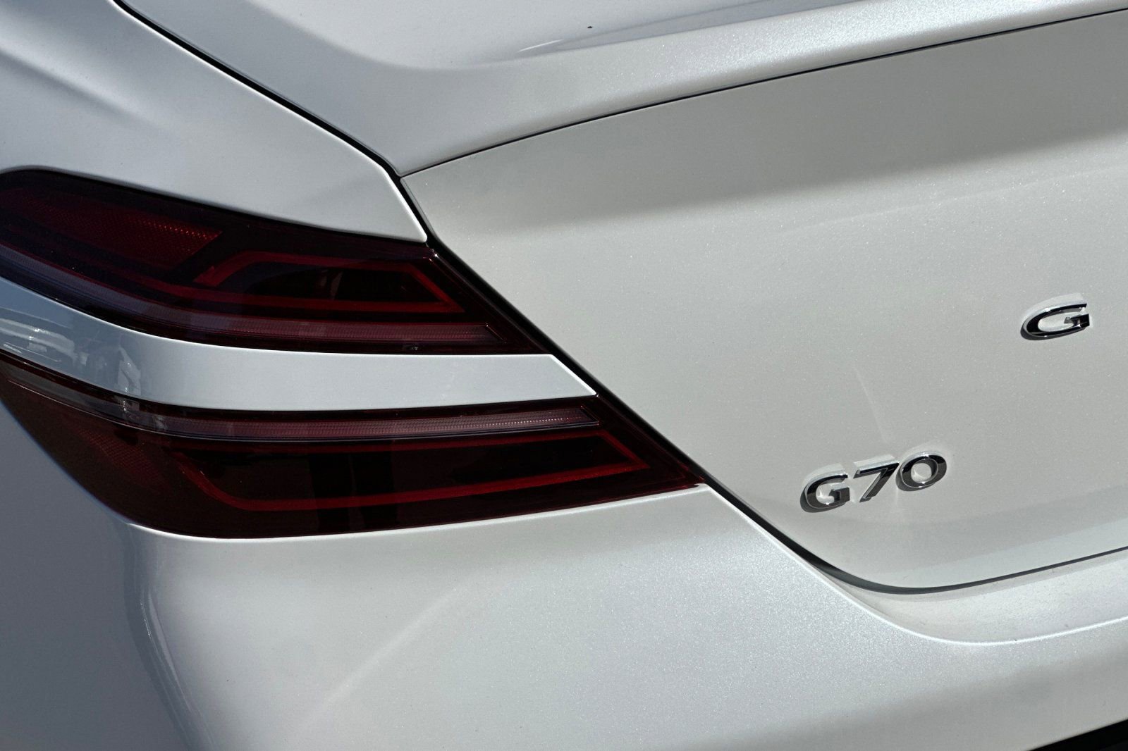 Used 2022 Genesis G70 2.0T RWD image 33