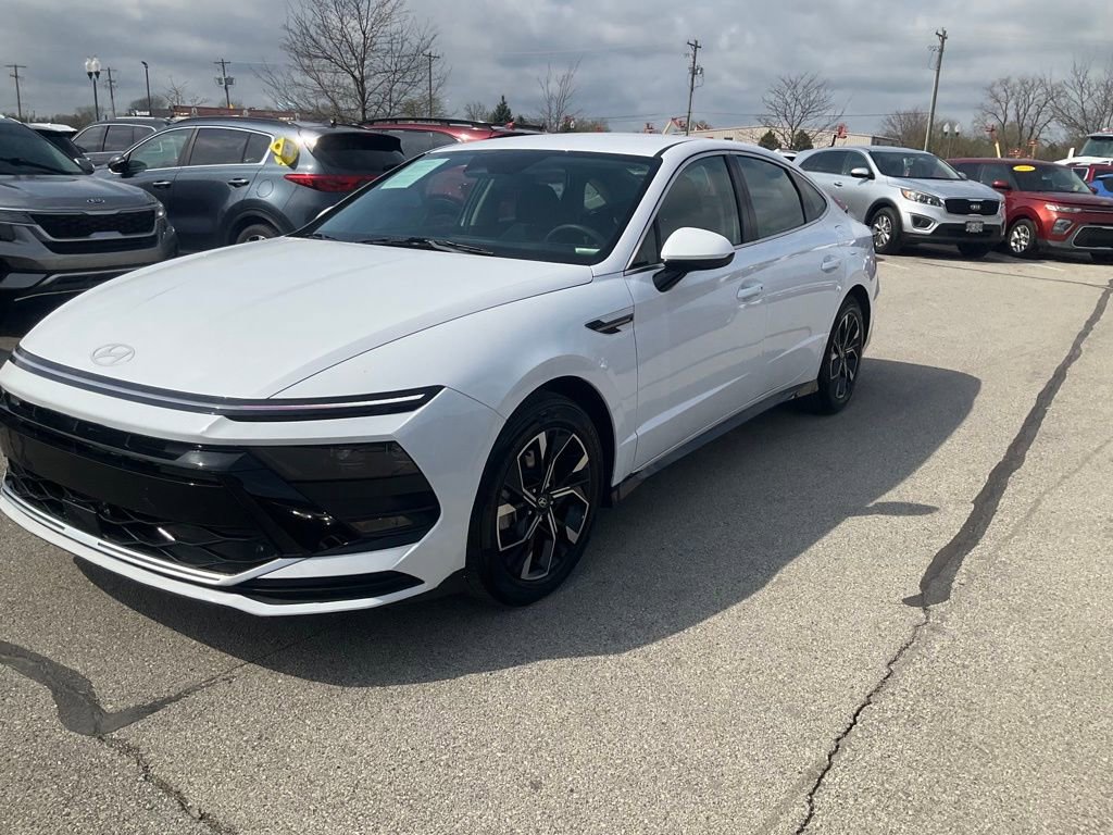 Used 2025 Hyundai Sonata SEL FWD image 3