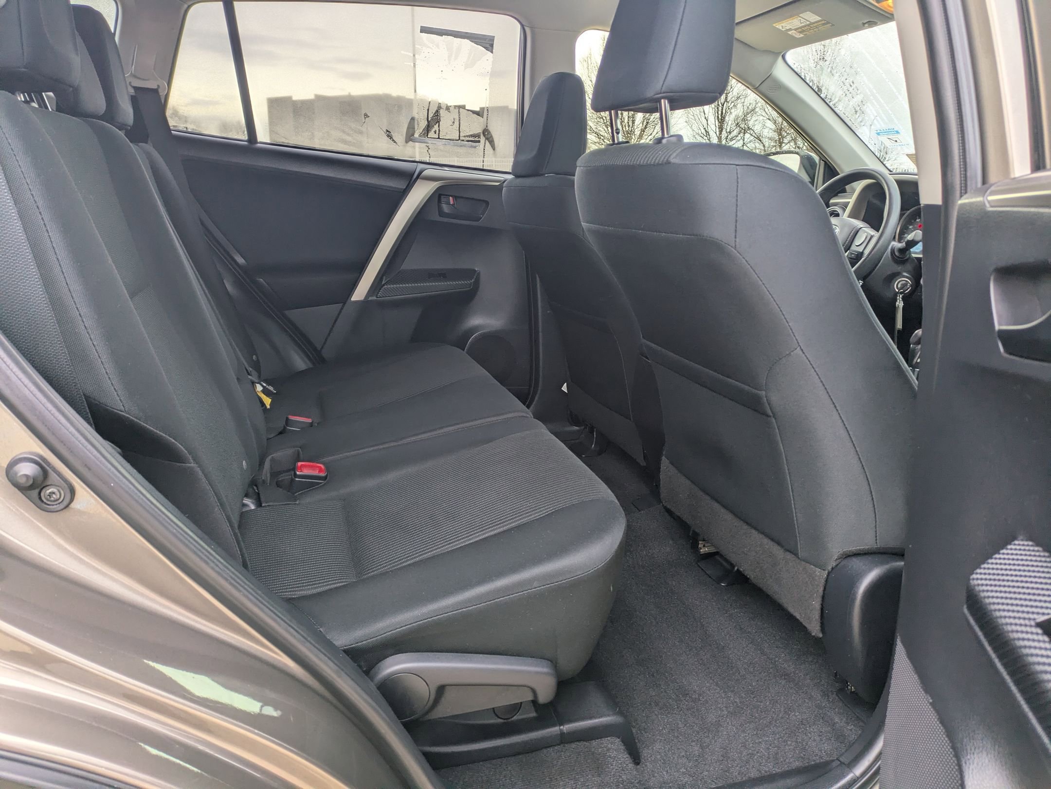 Used 2015 Toyota RAV4 LE image 22