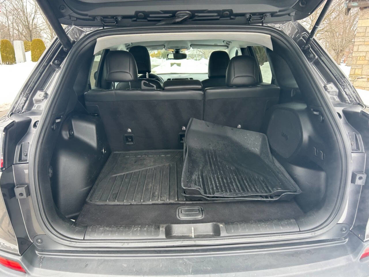 Used 2019 Jeep Cherokee Limited image 29