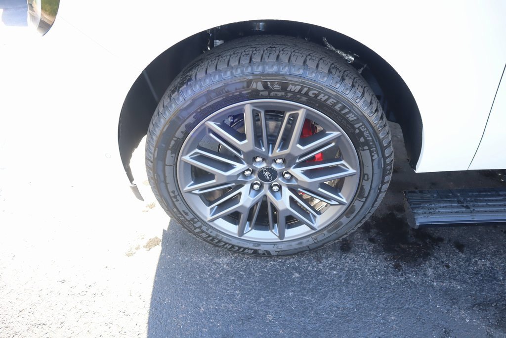 New 2025 Ford Expedition Platinum w/ Stealth Performance Package image 18