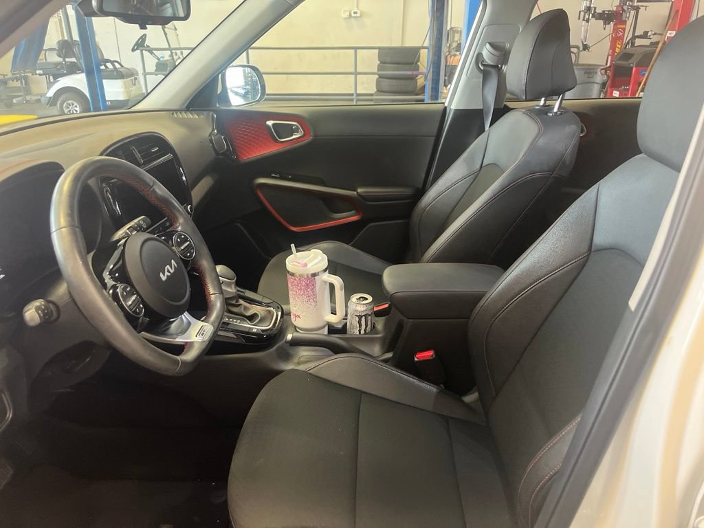 Used 2023 Kia Soul GT-Line FWD image 4