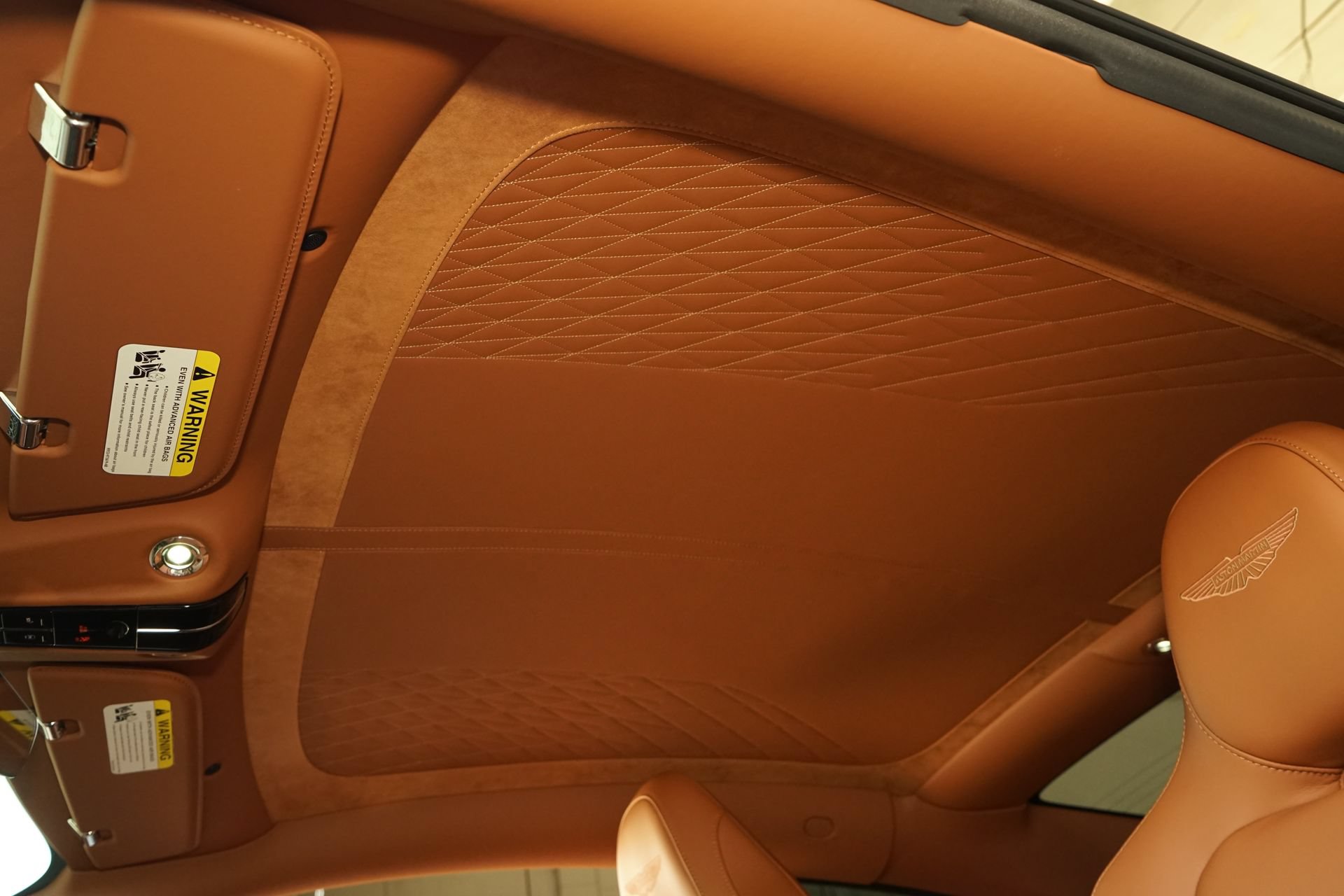 Used 2025 Aston Martin DB12 Coupe RWD image 25