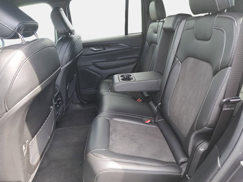 Used 2024 Jeep Grand Cherokee Altitude AWD/4WD image 15