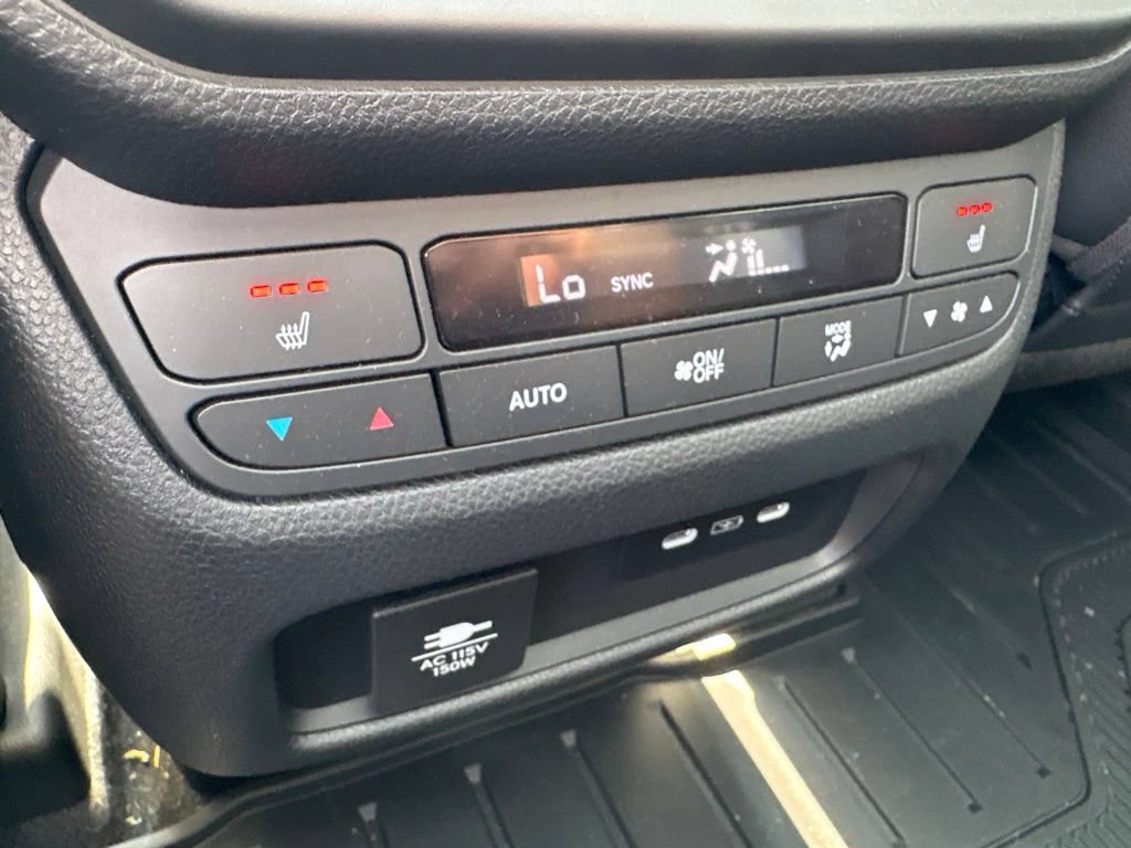 Used 2025 Honda Pilot Elite image 18