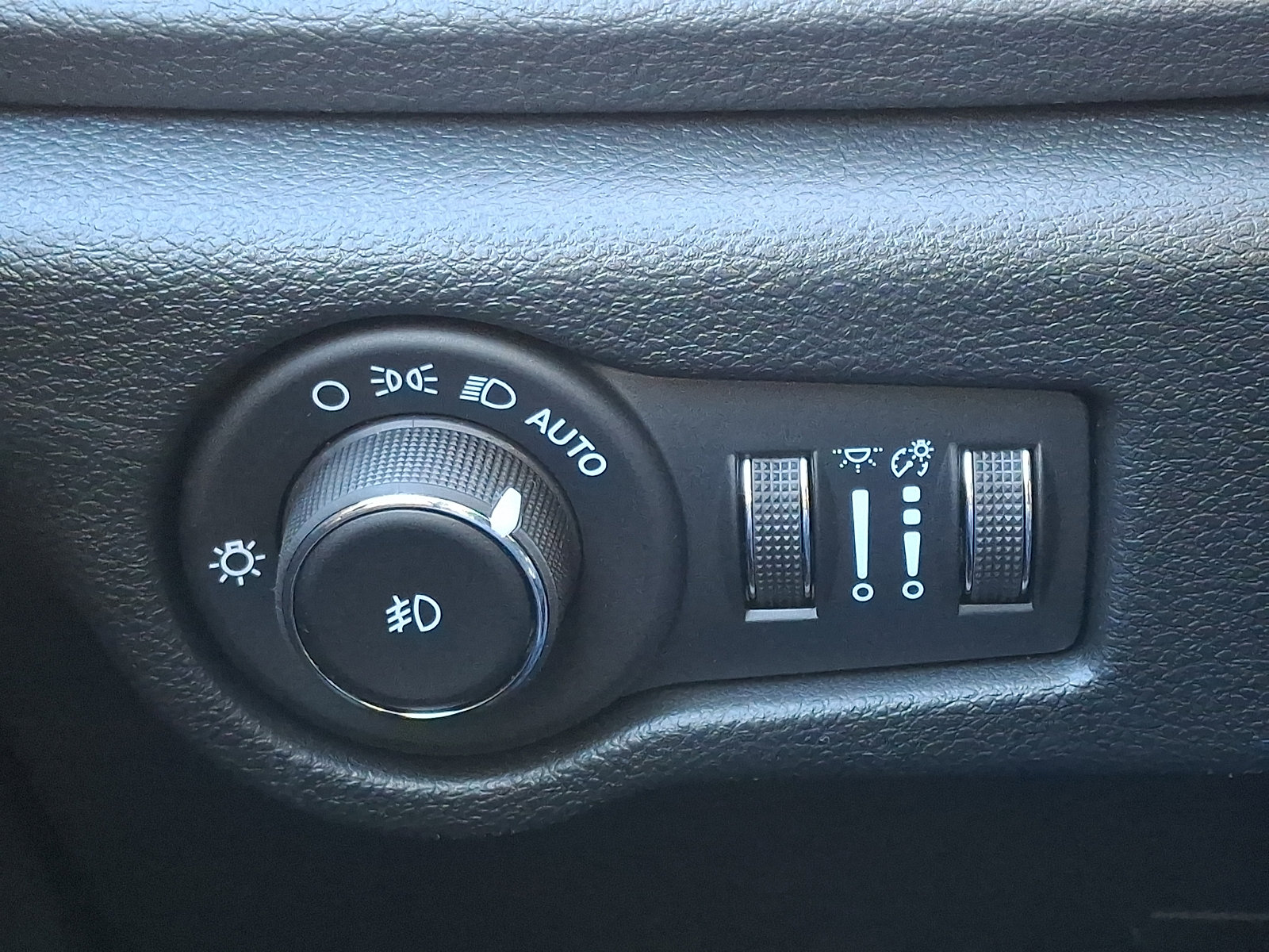 New 2026 Chrysler Pacifica Select FWD image 17