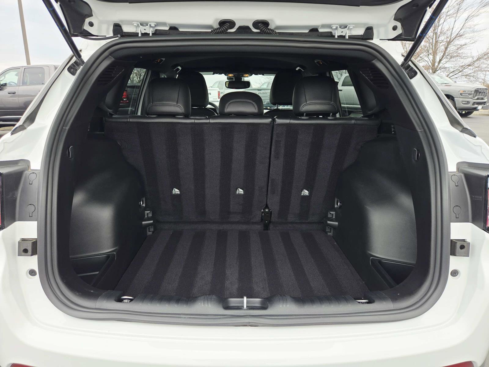 Used 2025 Jeep Compass Latitude w/ Altitude Special Edition image 14