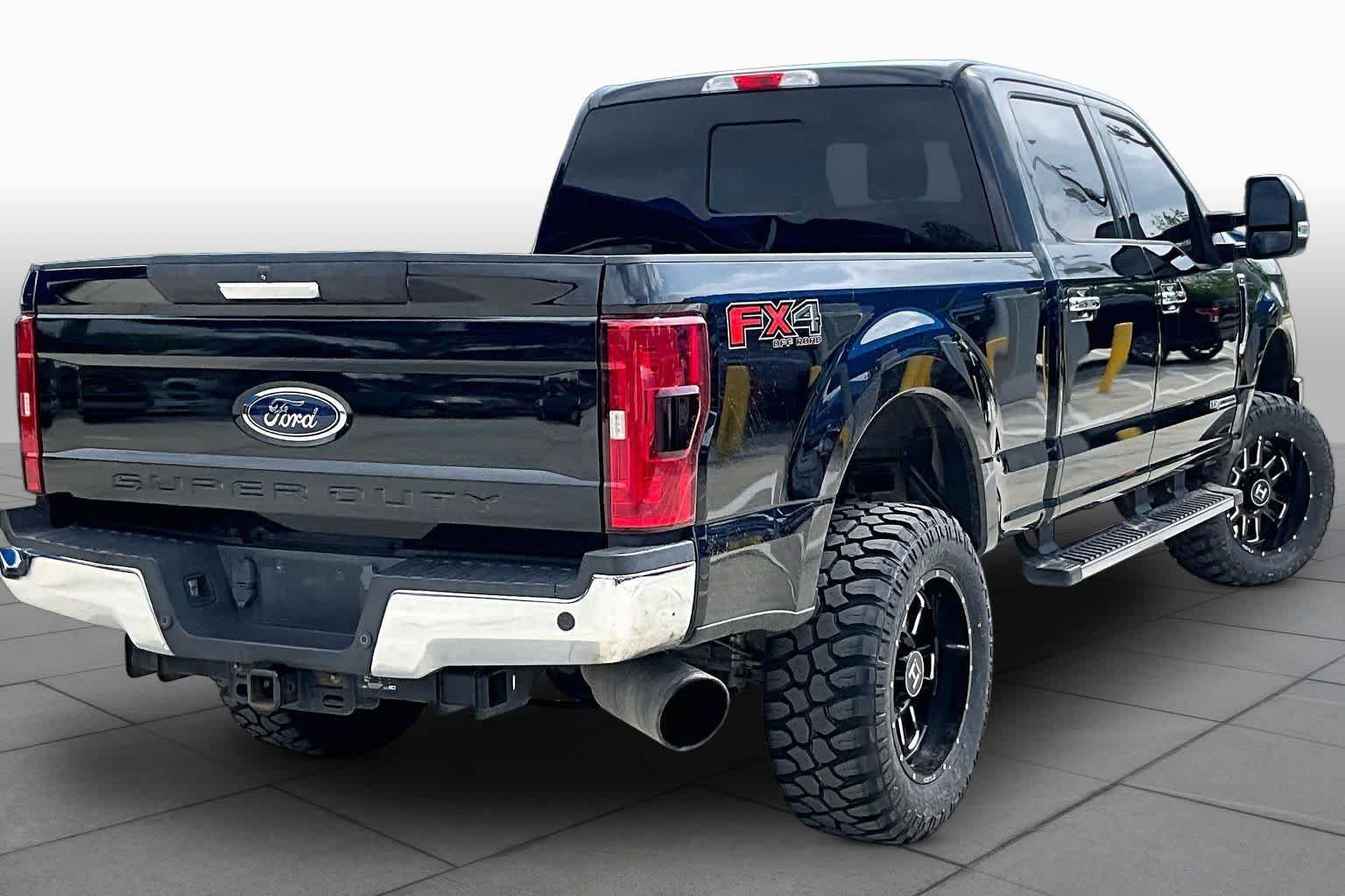 Used 2017 Ford F250 XLT w/ XLT Premium Package AWD/4WD image 12