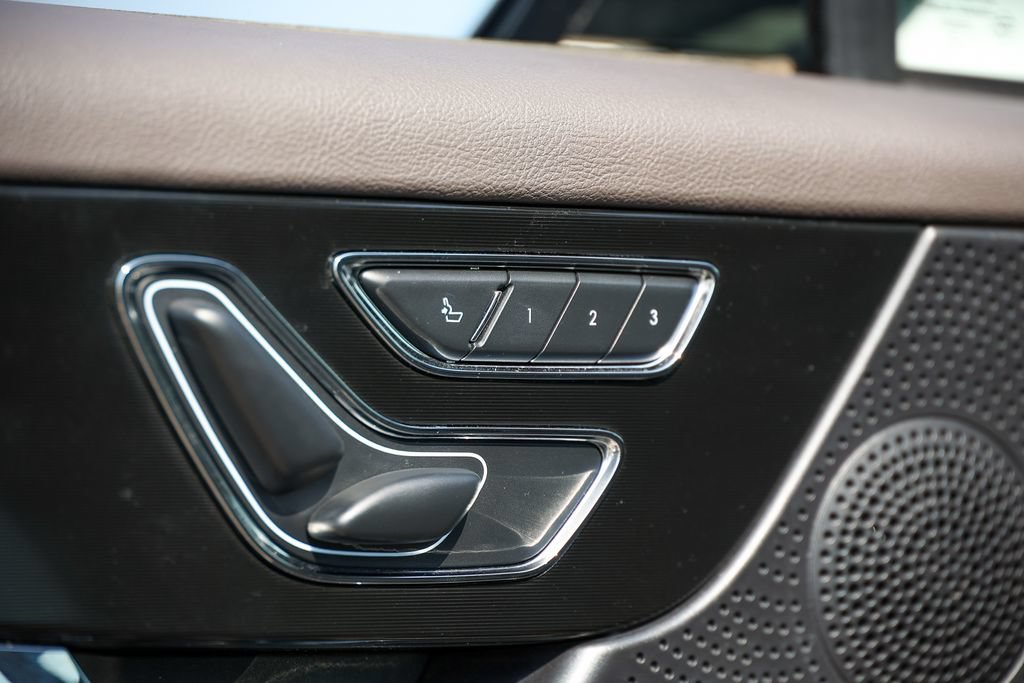 Used 2023 Lincoln Corsair AWD w/ Equipment Group 101A image 5