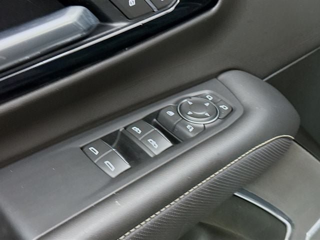 Used 2025 Chevrolet Suburban Premier AWD/4WD image 19