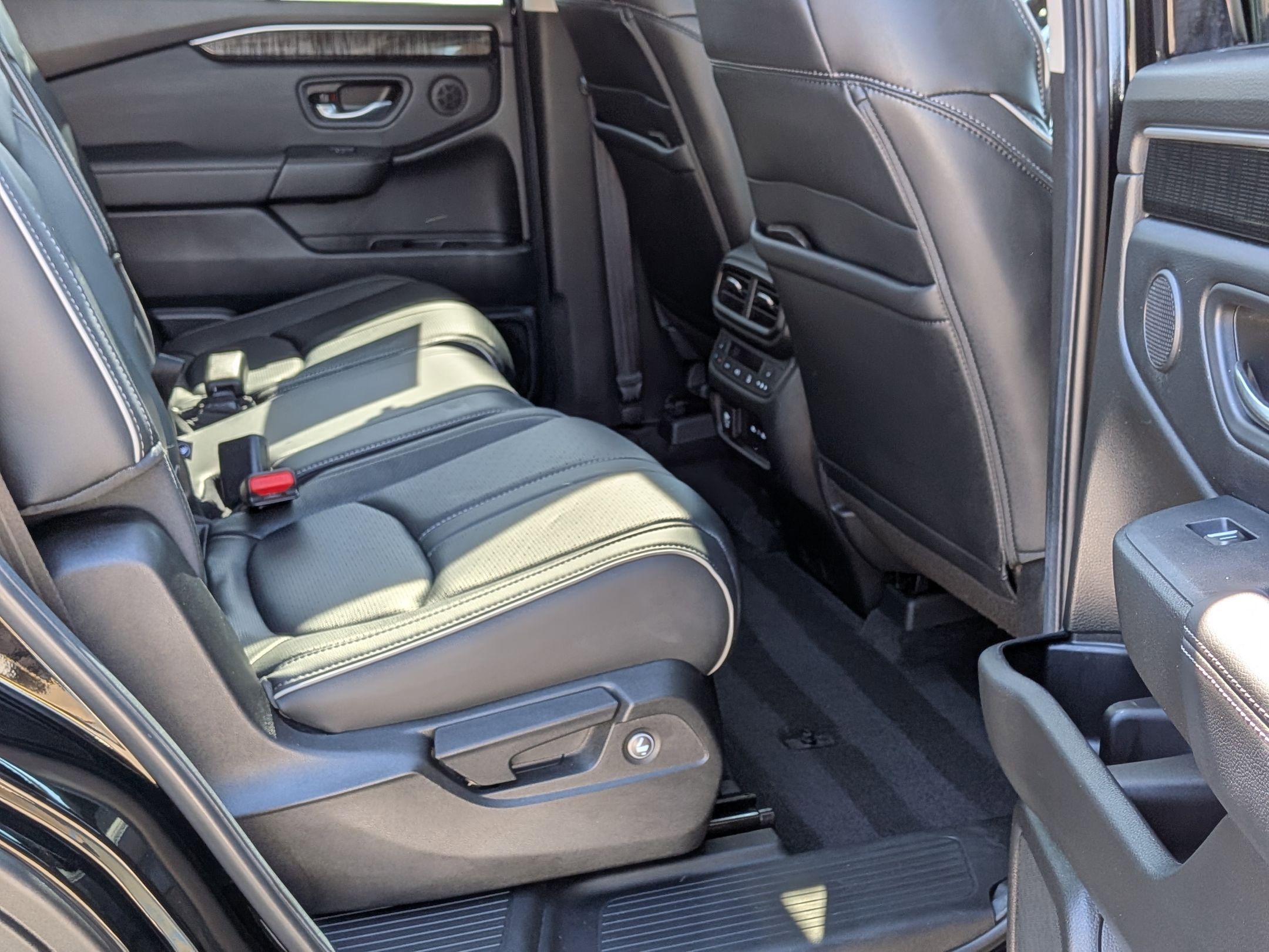 Certified 2025 Honda Pilot Elite image 32