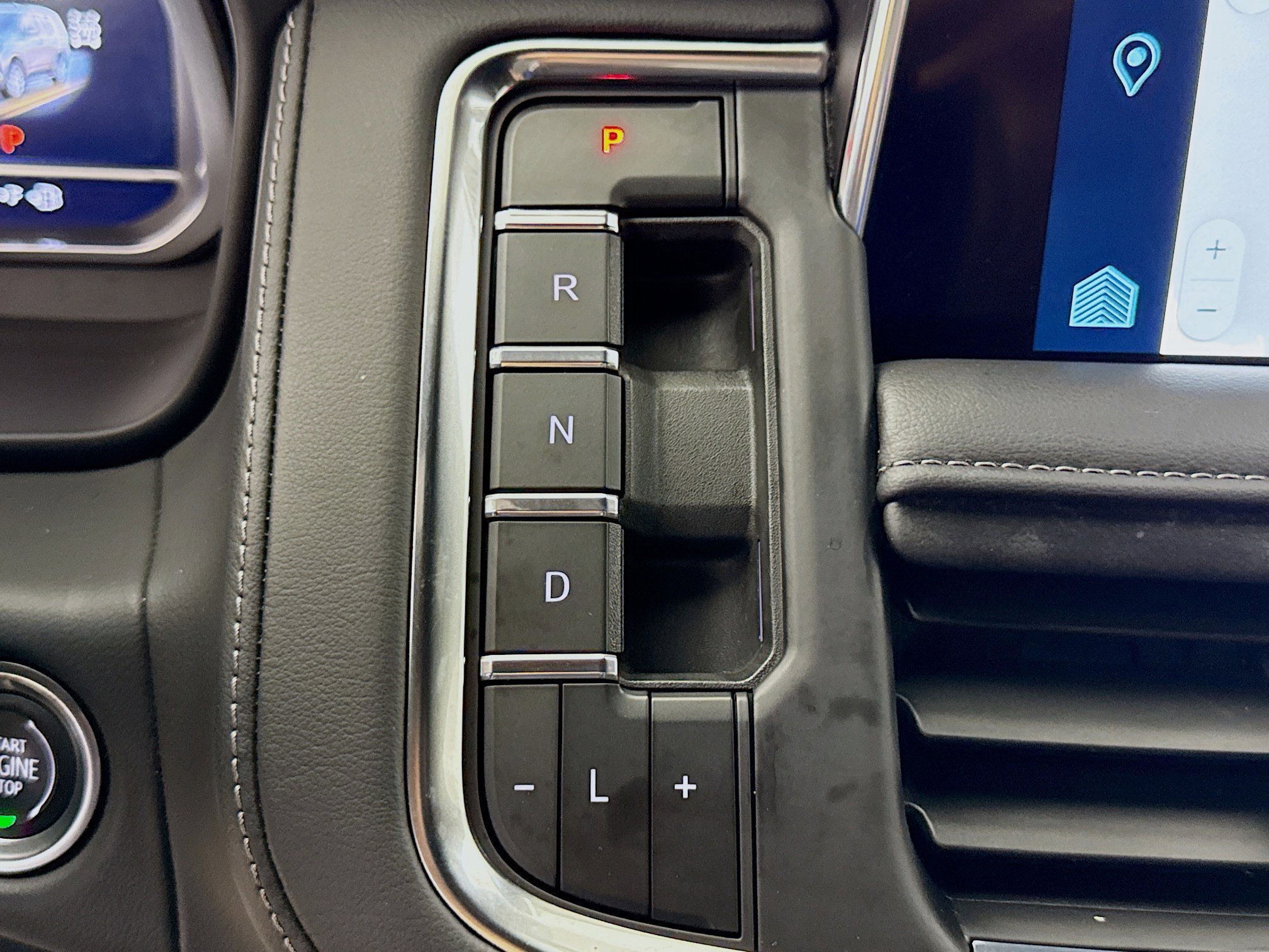 Used 2023 Chevrolet Tahoe Z71 w/ Luxury Package AWD/4WD image 17