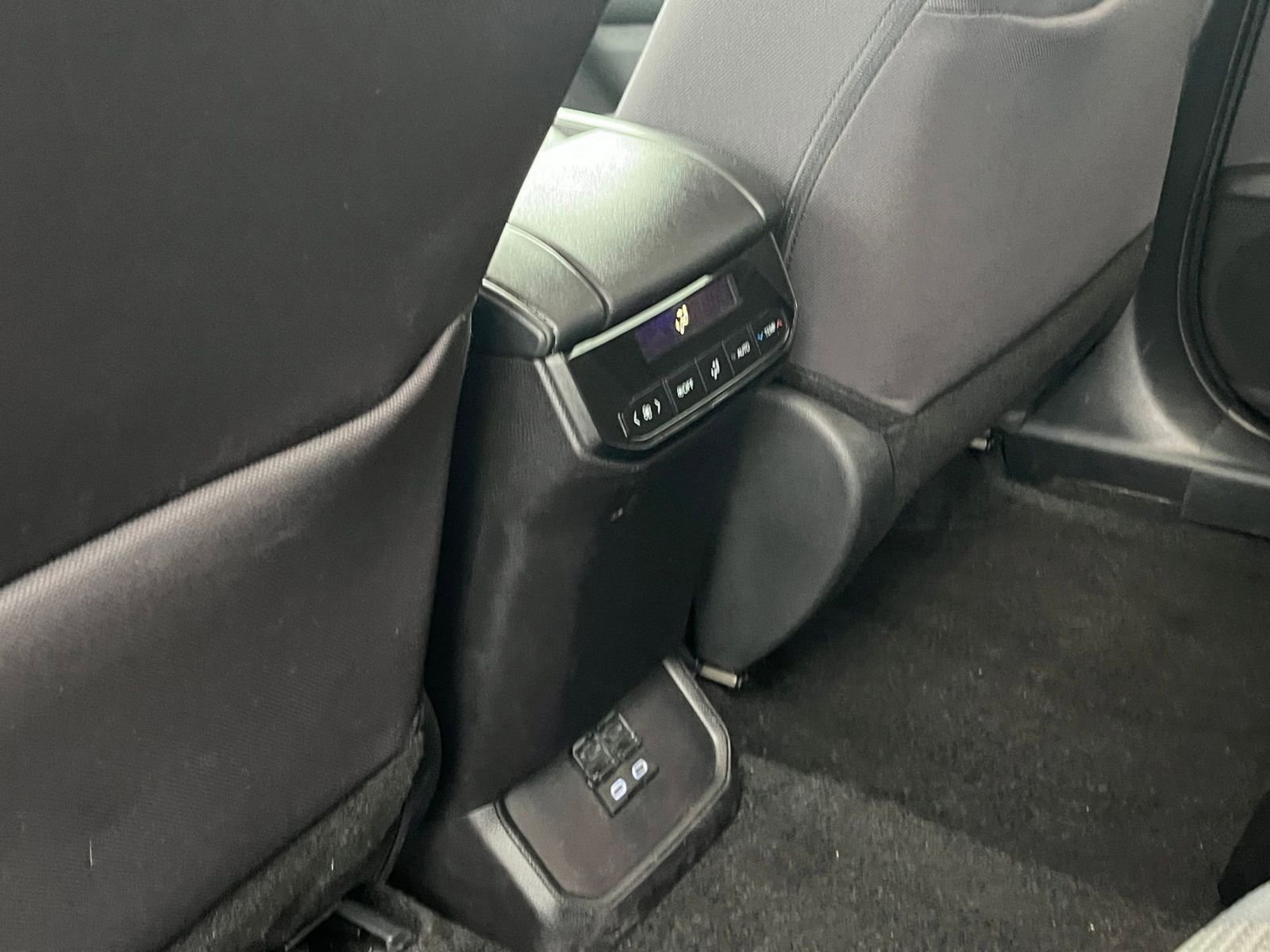 Used 2025 Toyota Highlander LE image 25