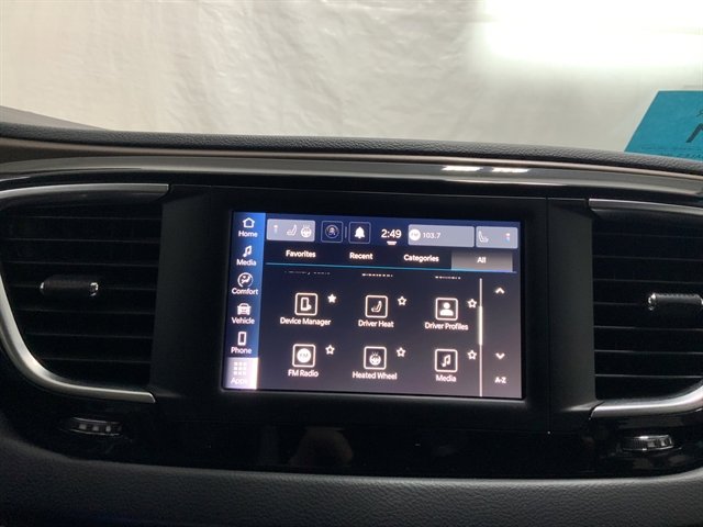 Used 2023 Chrysler Voyager LX image 31