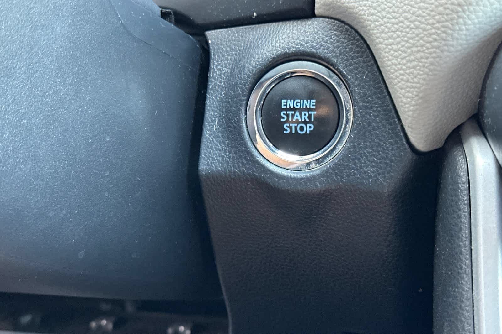 Used 2021 Toyota RAV4 XLE FWD image 23