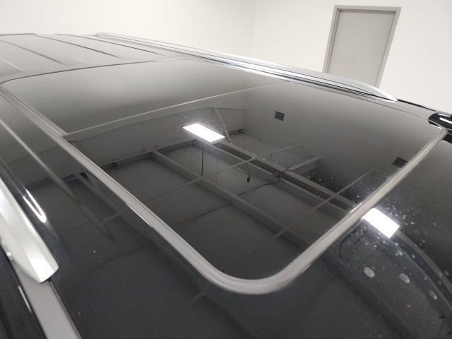 Used 2023 GMC Yukon XL SLT AWD/4WD image 15