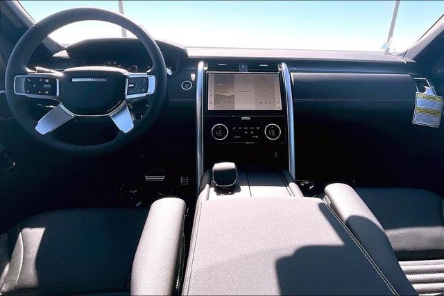 New 2026 Land Rover Discovery Dynamic SE image 5