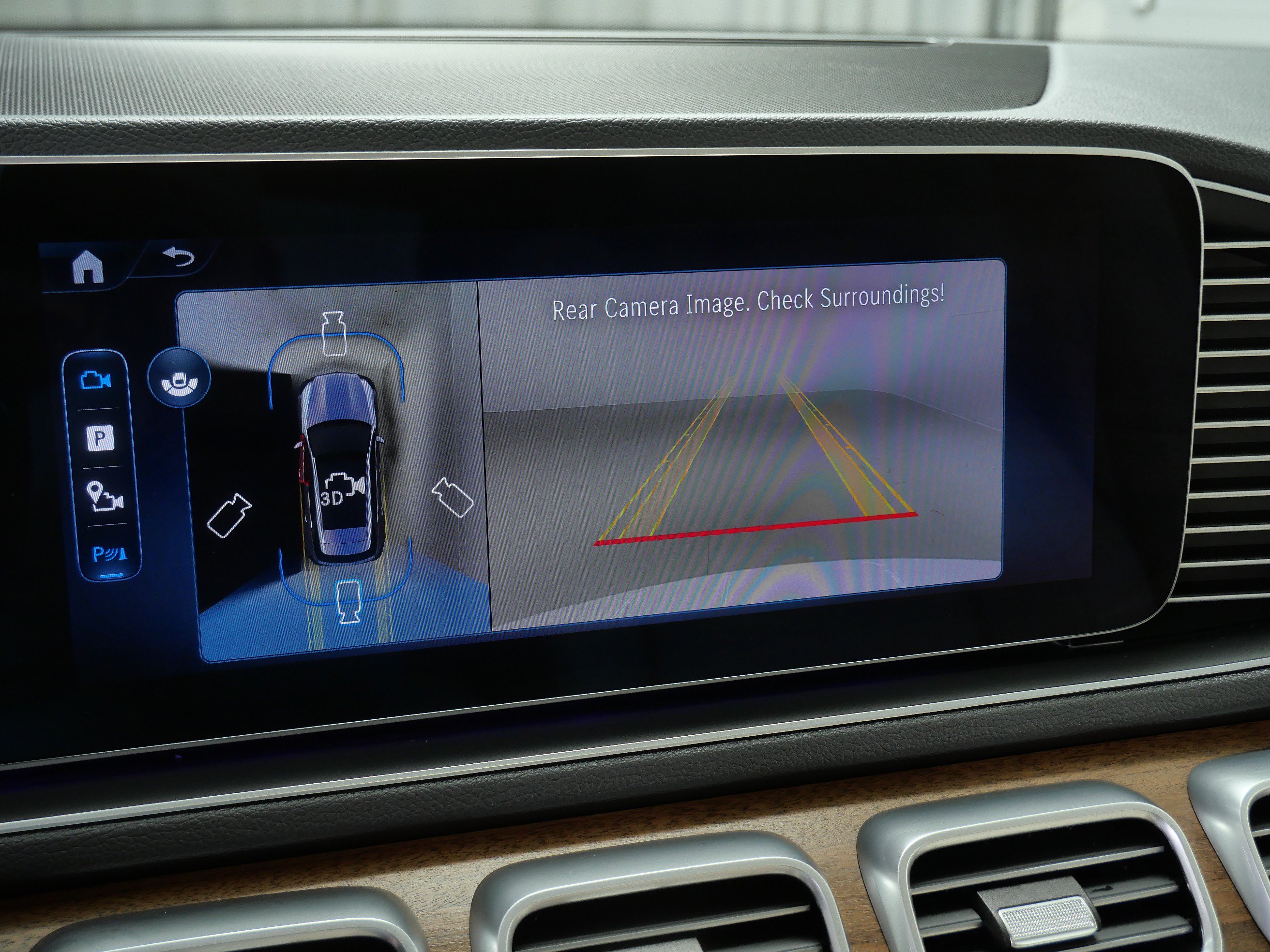 Certified 2025 Mercedes-Benz GLE 450e 4MATIC w/ Driver Assistance Package image 27