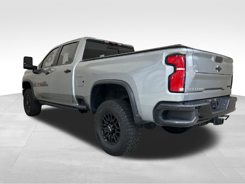 Used 2024 Chevrolet Silverado 2500 ZR2 w/ Technology Package AWD/4WD image 3