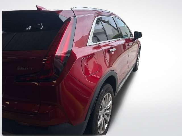 Used 2022 Cadillac XT4 Premium Luxury w/ Enhanced Visibility Package FWD image 5