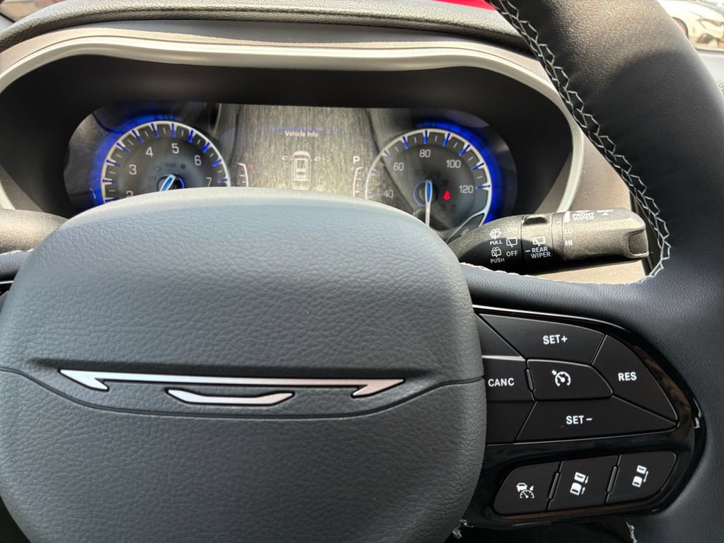 New 2027 Chrysler Pacifica Limited FWD image 12