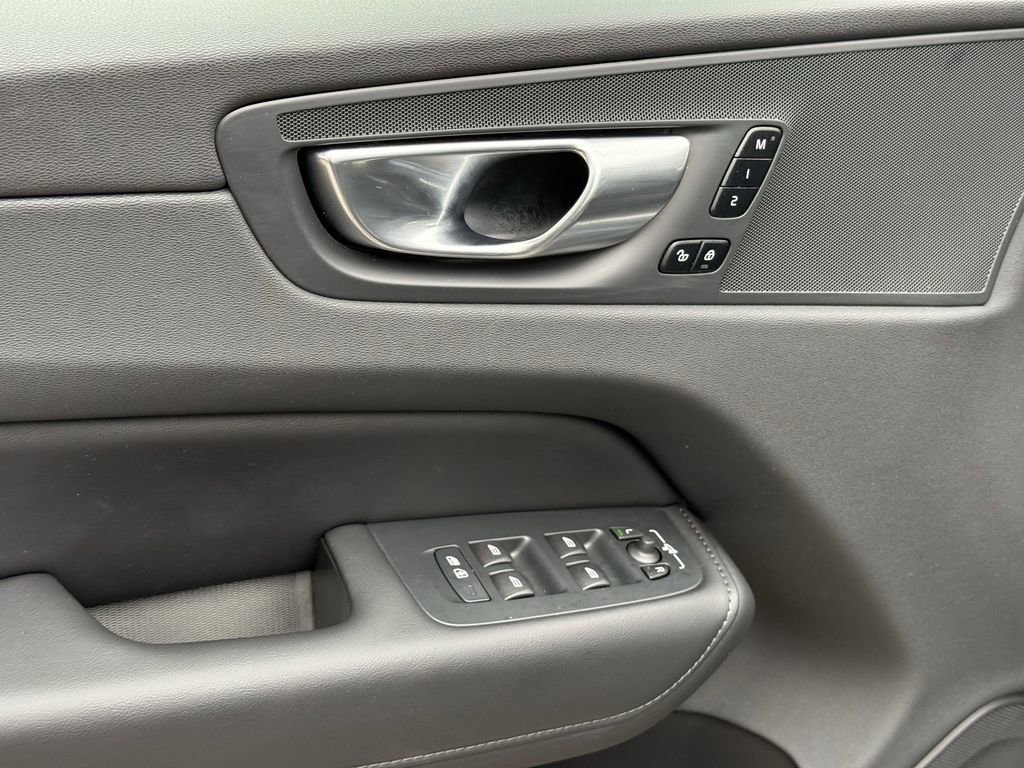 Certified 2025 Volvo XC60 B5 Plus image 15