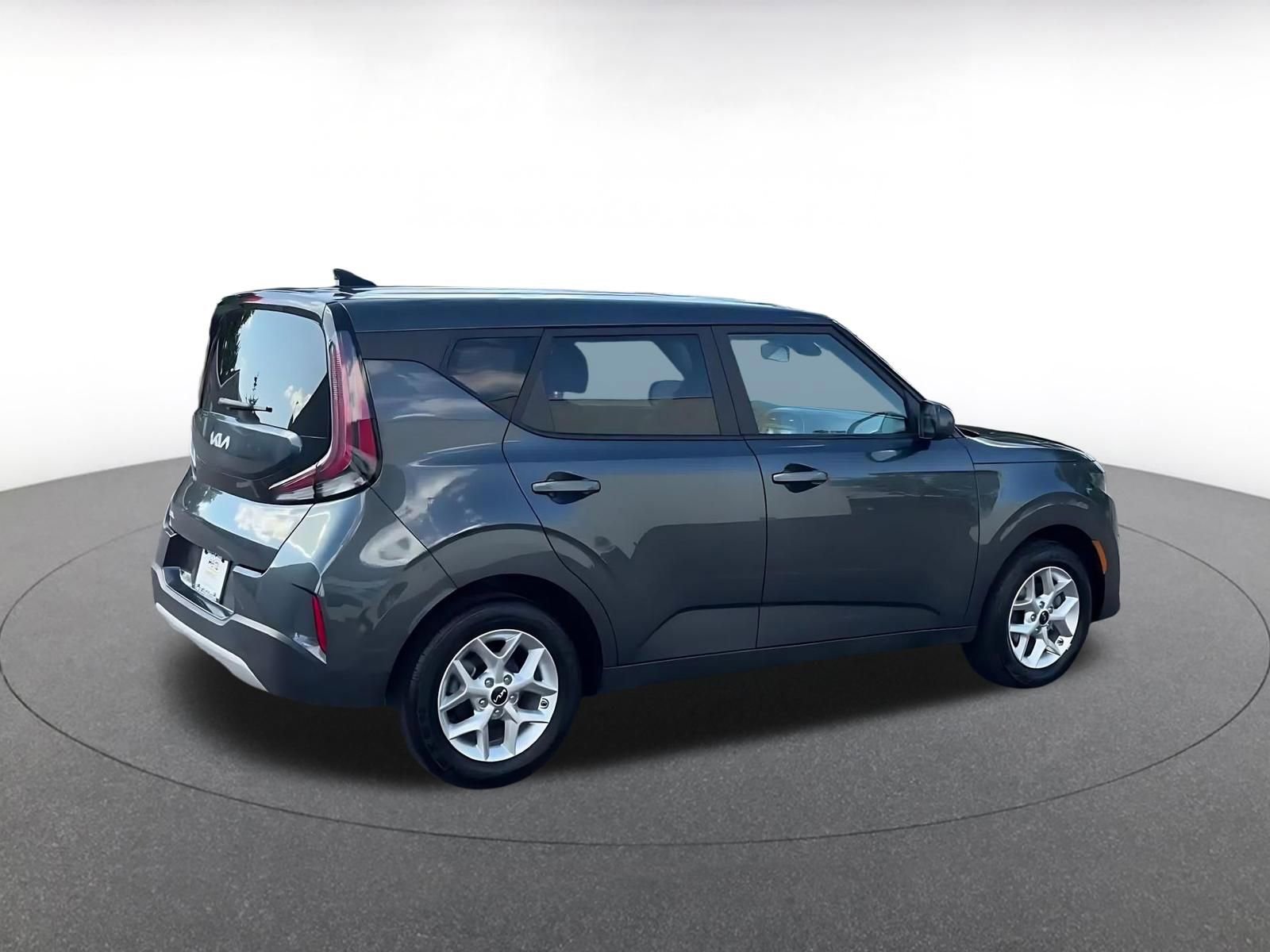 Used 2025 Kia Soul LX w/ LX Technology Package FWD image 15