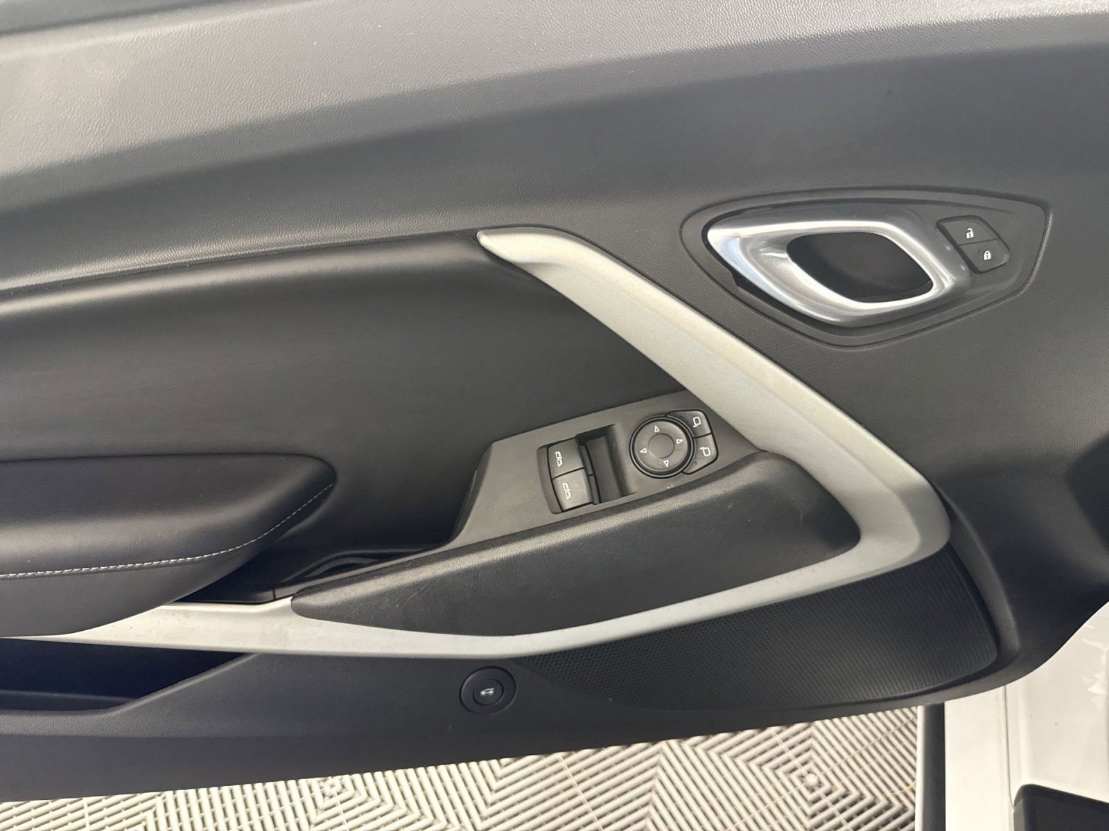 Used 2017 Chevrolet Camaro SS image 15