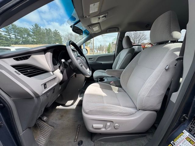 Used 2015 Toyota Sienna LE image 10