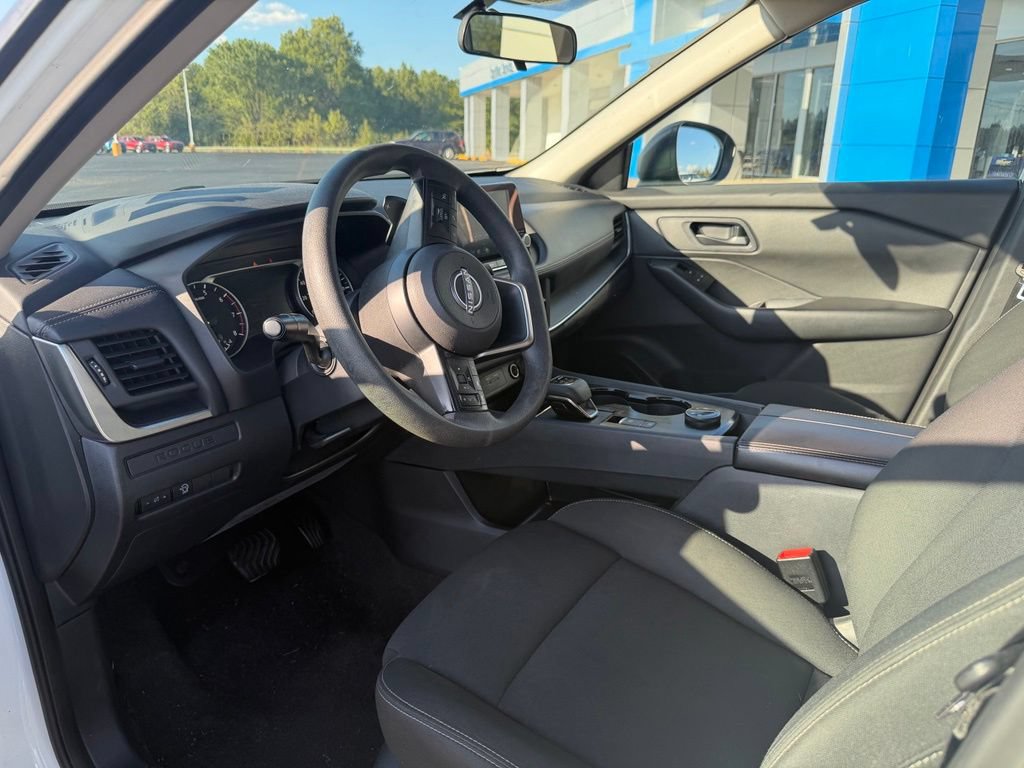 Used 2024 Nissan Rogue S AWD/4WD image 9