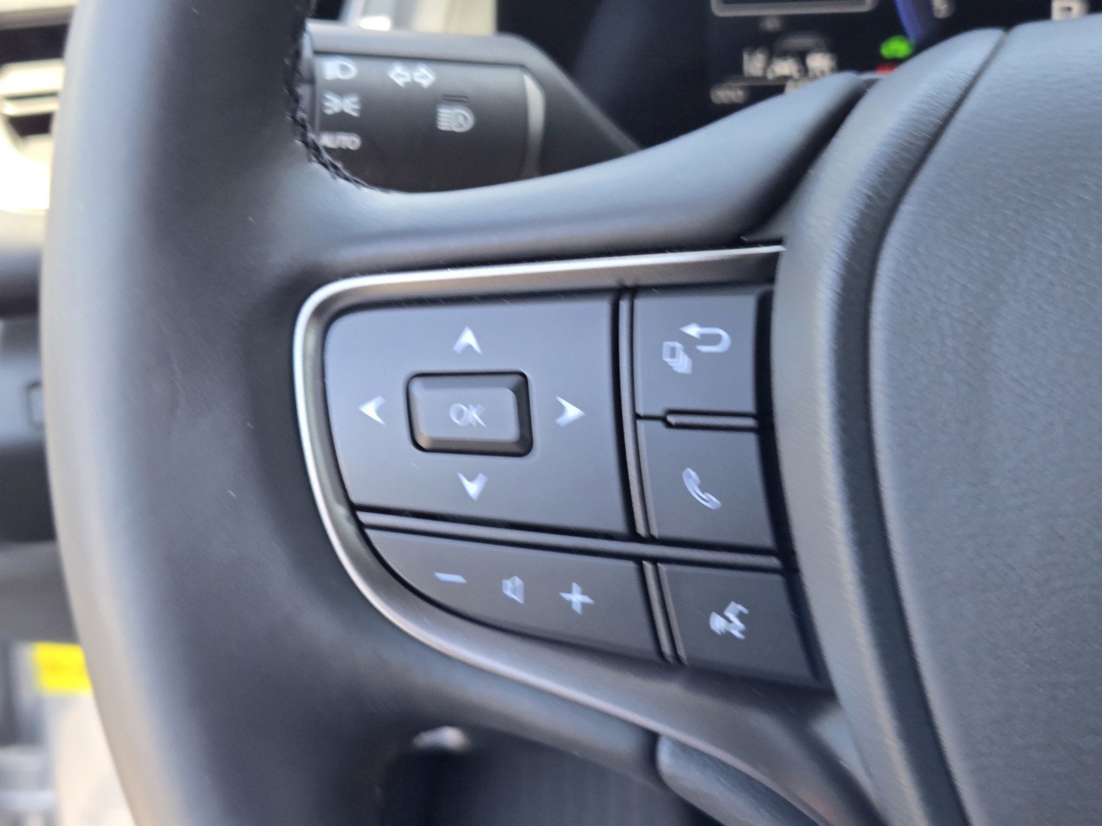 Used 2025 Lexus UX 300h FWD w/ Accessory Package (Z2) image 25