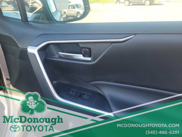 Used 2025 Toyota RAV4 XLE AWD/4WD image 18