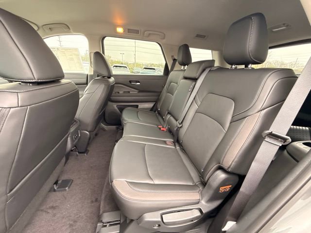 New 2026 Nissan Pathfinder SL image 14