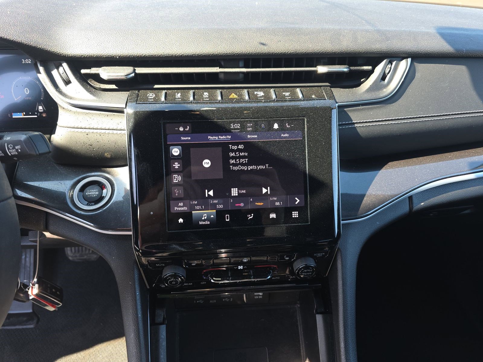 Used 2023 Jeep Grand Cherokee Altitude image 12