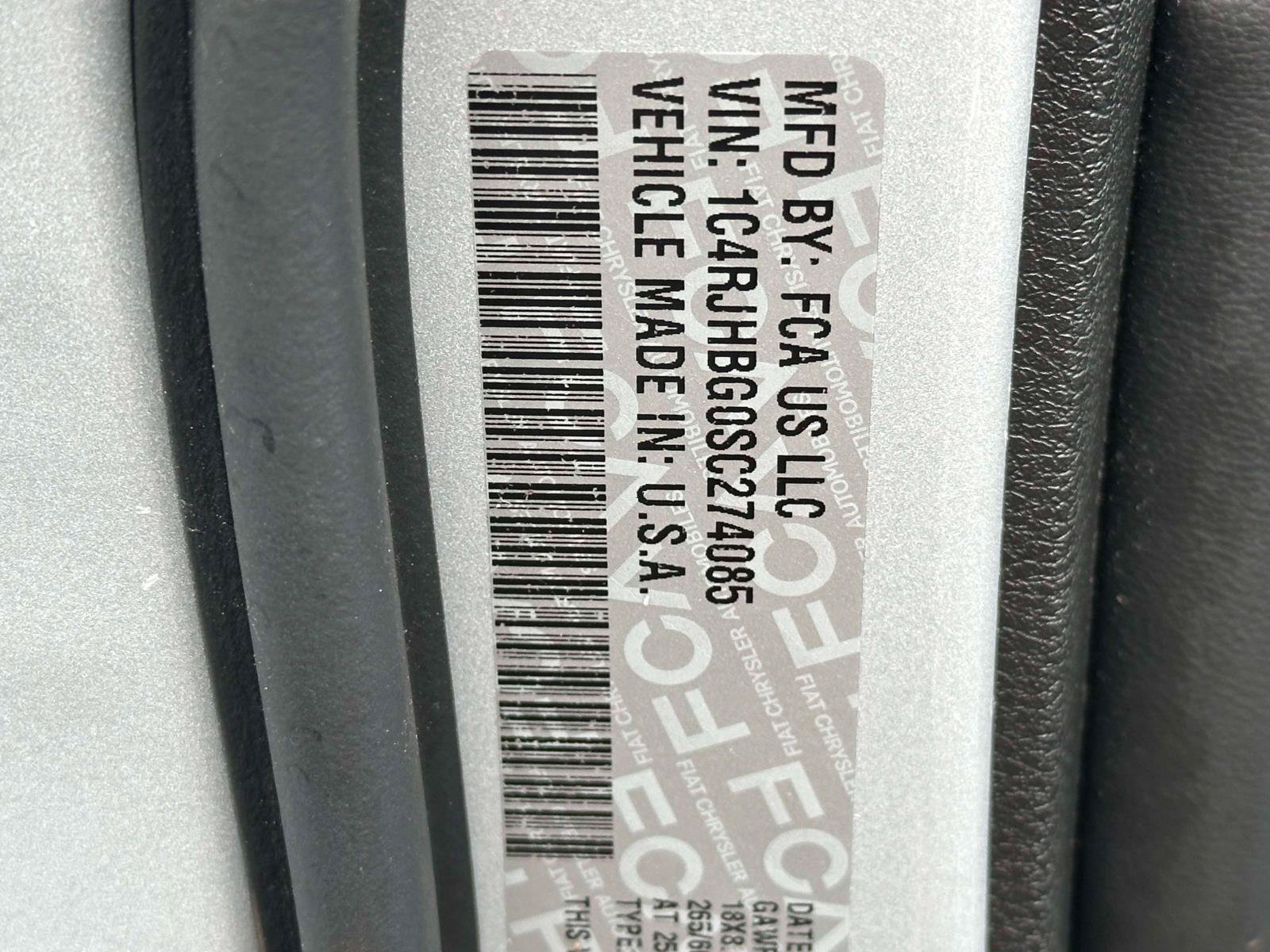 Used 2025 Jeep Grand Cherokee Limited AWD/4WD image 18