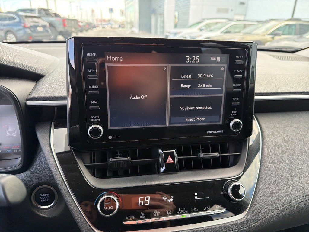 Used 2022 Toyota Corolla Cross LE image 9