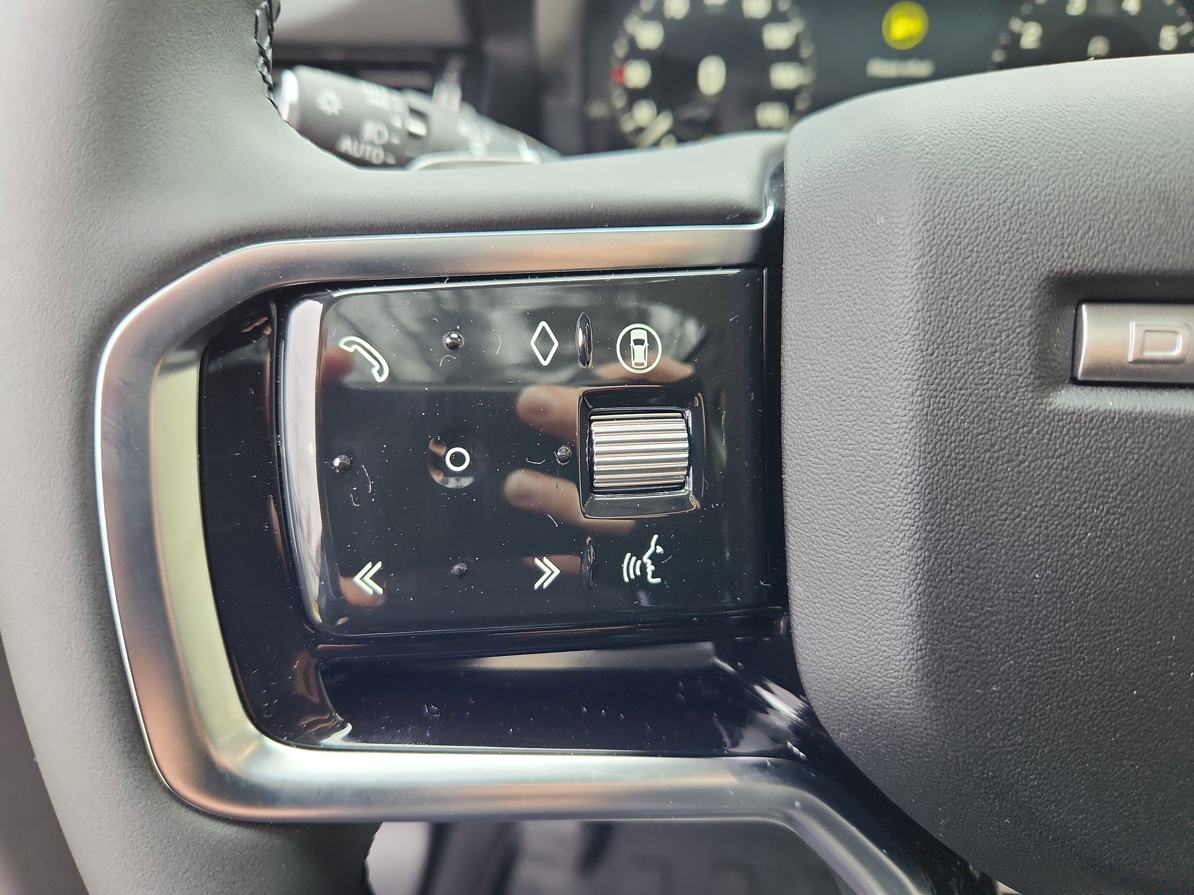 New 2025 Land Rover Discovery Sport S image 19