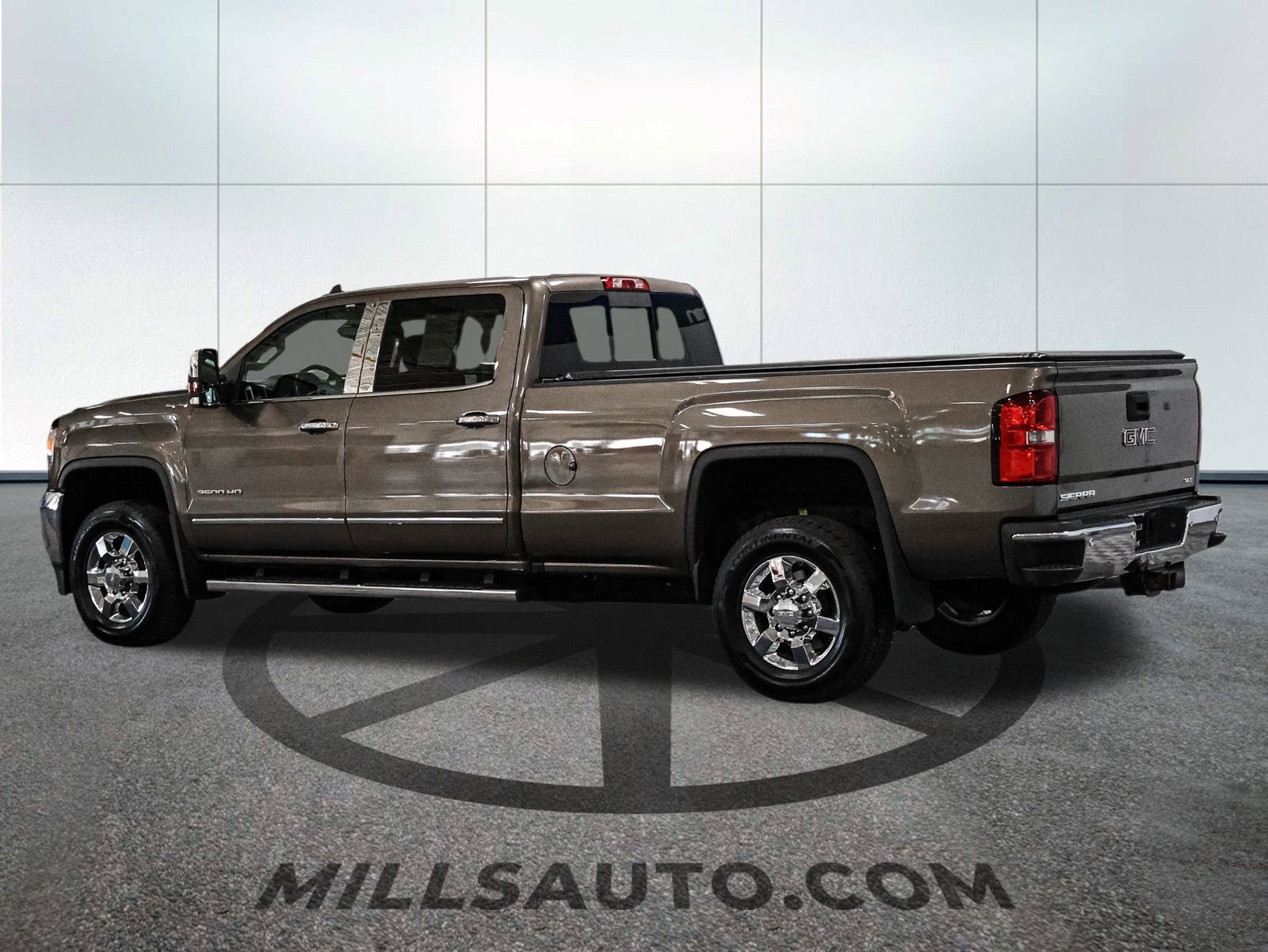 Used 2015 GMC Sierra 3500 SLT w/ Duramax Plus Package AWD/4WD image 5
