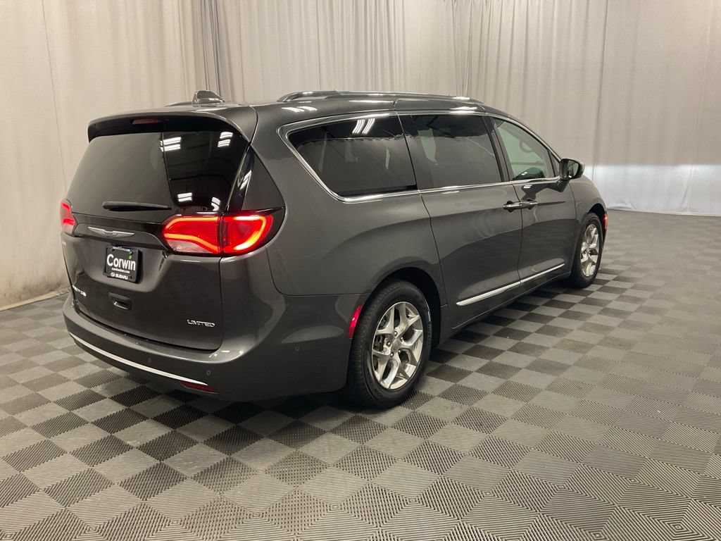 Used 2018 Chrysler Pacifica Limited w/ Advanced Safetytec Group FWD image 2