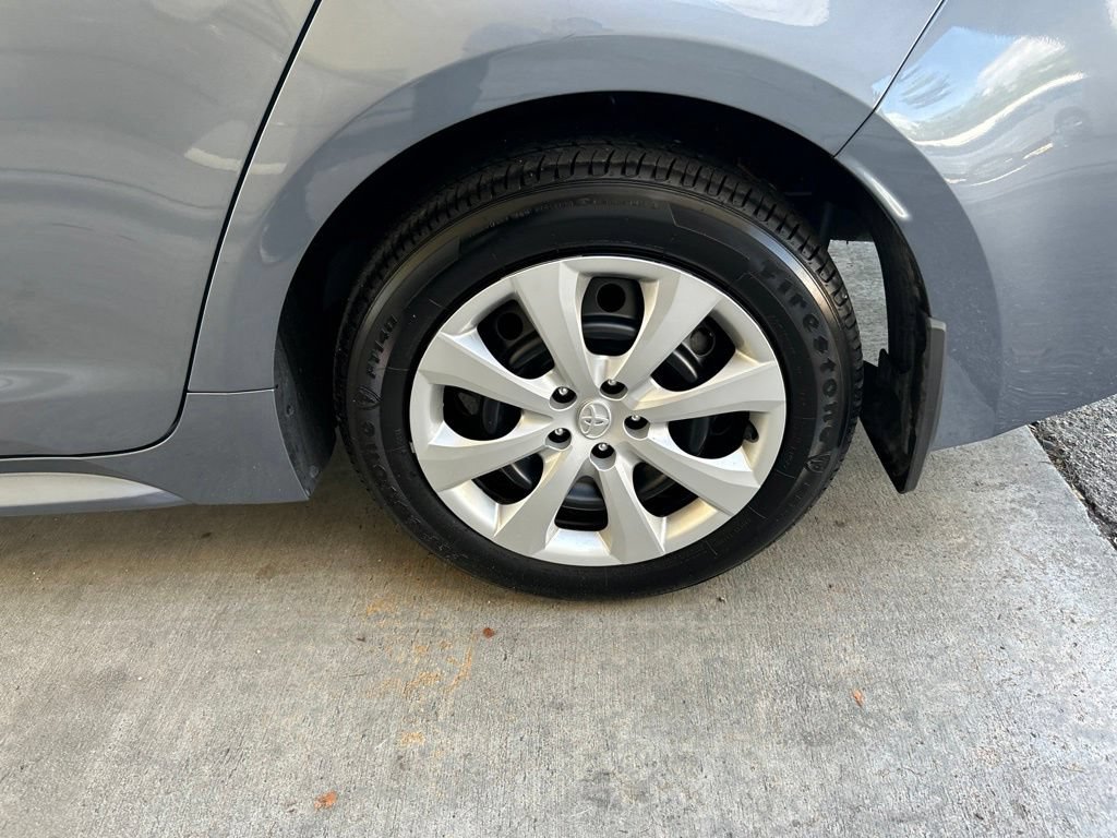 Used 2025 Toyota Corolla LE FWD image 17